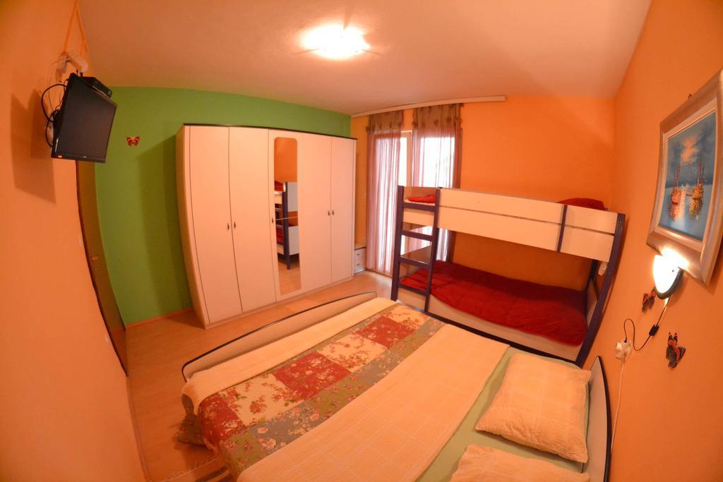 Apartmani Jenny I Tania Lopar Exteriör bild