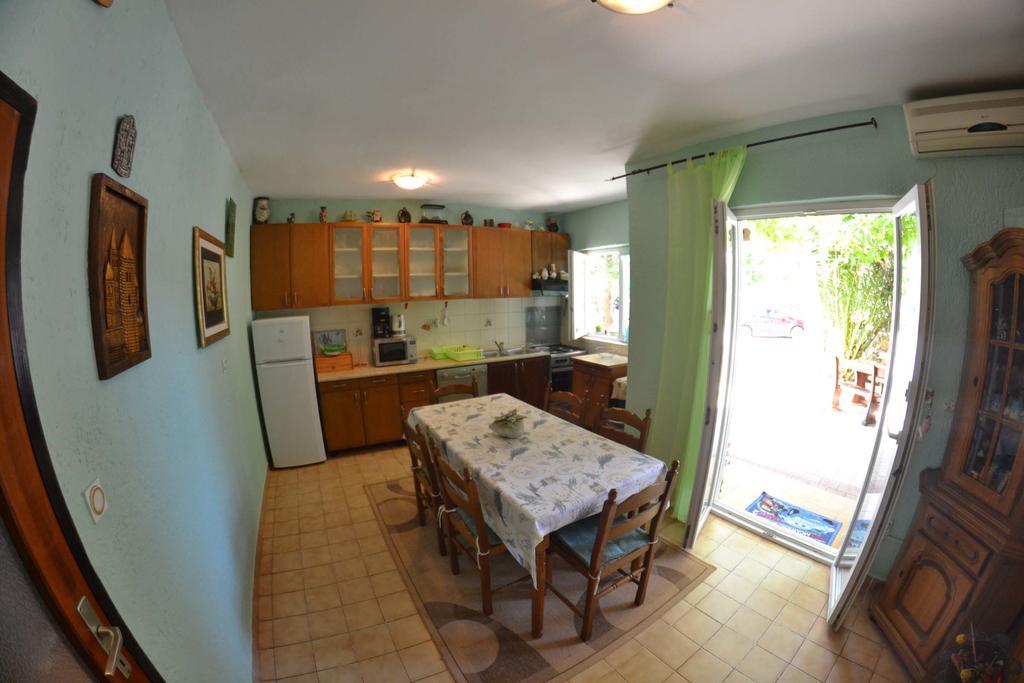 Apartmani Jenny I Tania Lopar Exteriör bild