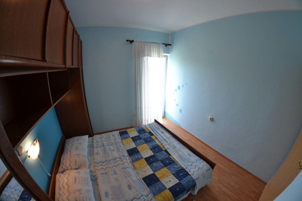 Apartmani Jenny I Tania Lopar Exteriör bild