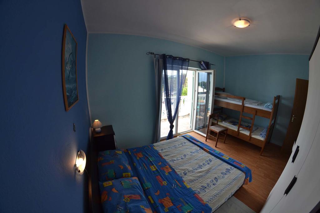 Apartmani Jenny I Tania Lopar Exteriör bild