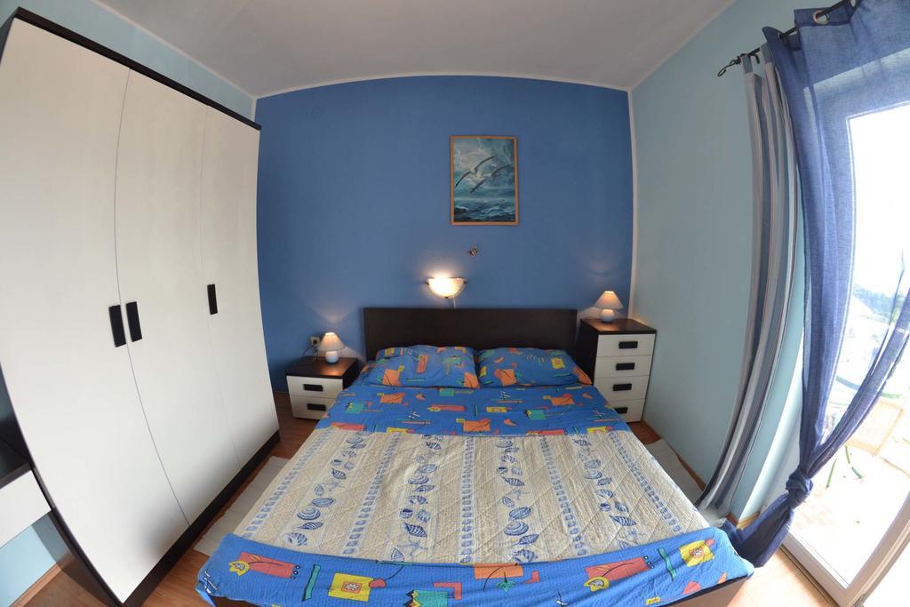 Apartmani Jenny I Tania Lopar Exteriör bild
