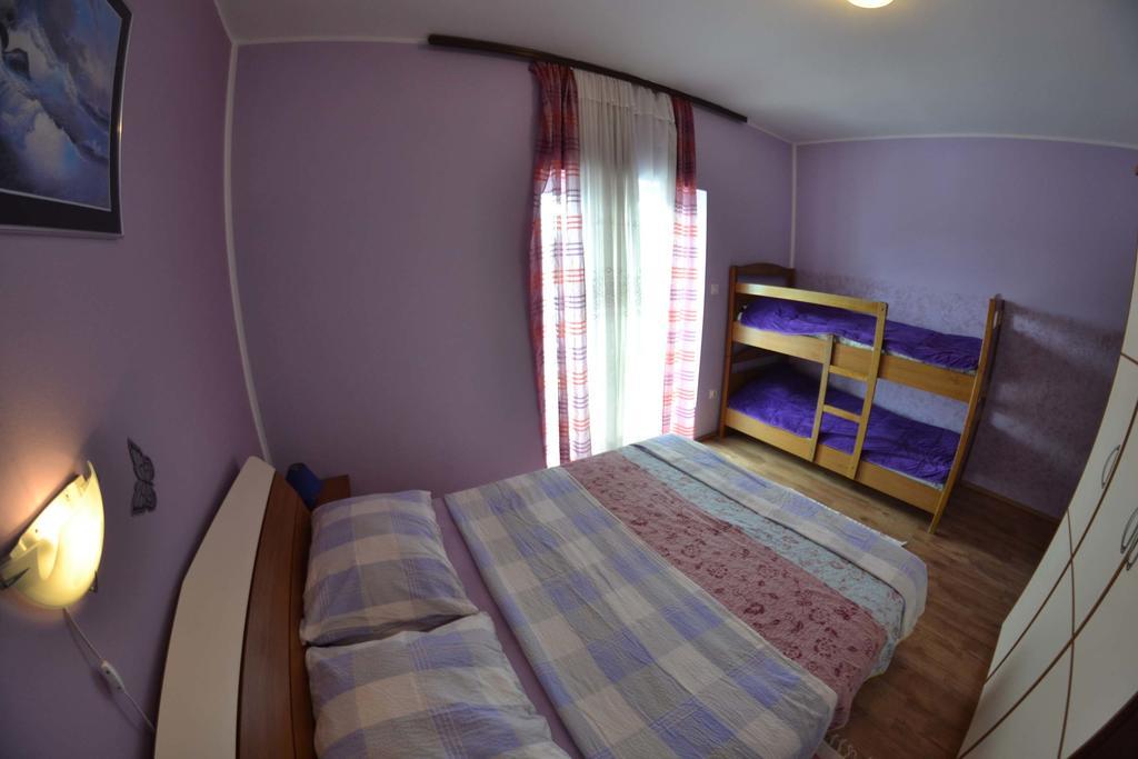 Apartmani Jenny I Tania Lopar Exteriör bild