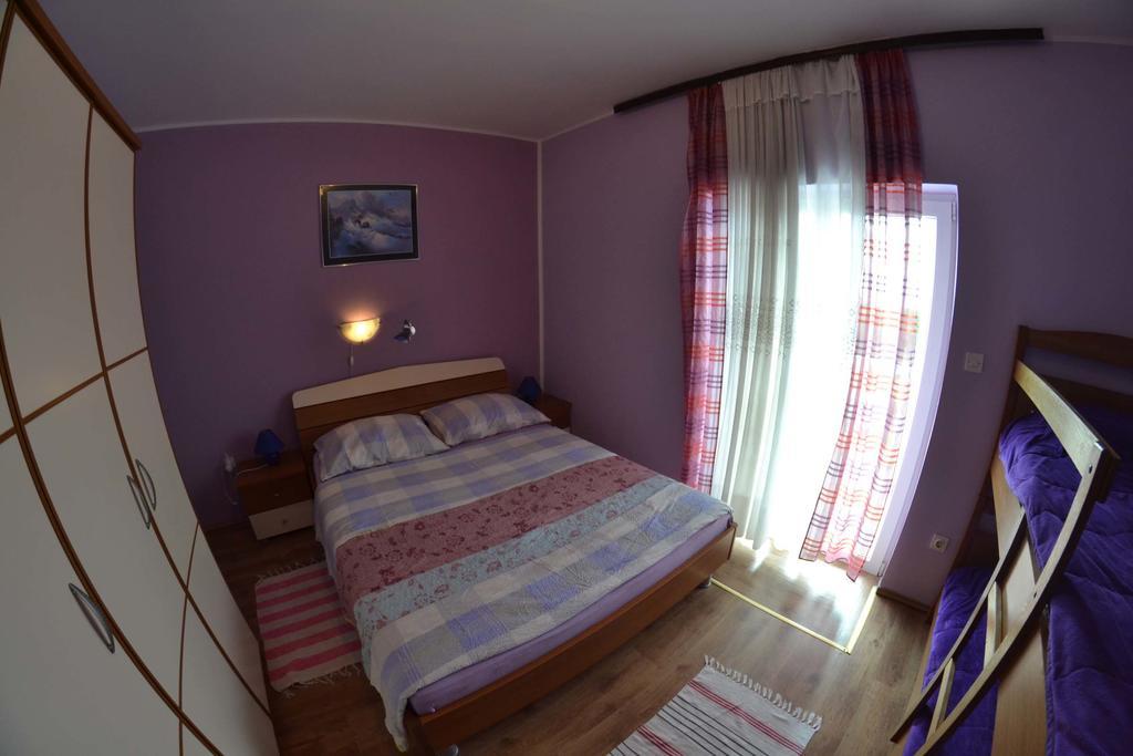 Apartmani Jenny I Tania Lopar Exteriör bild